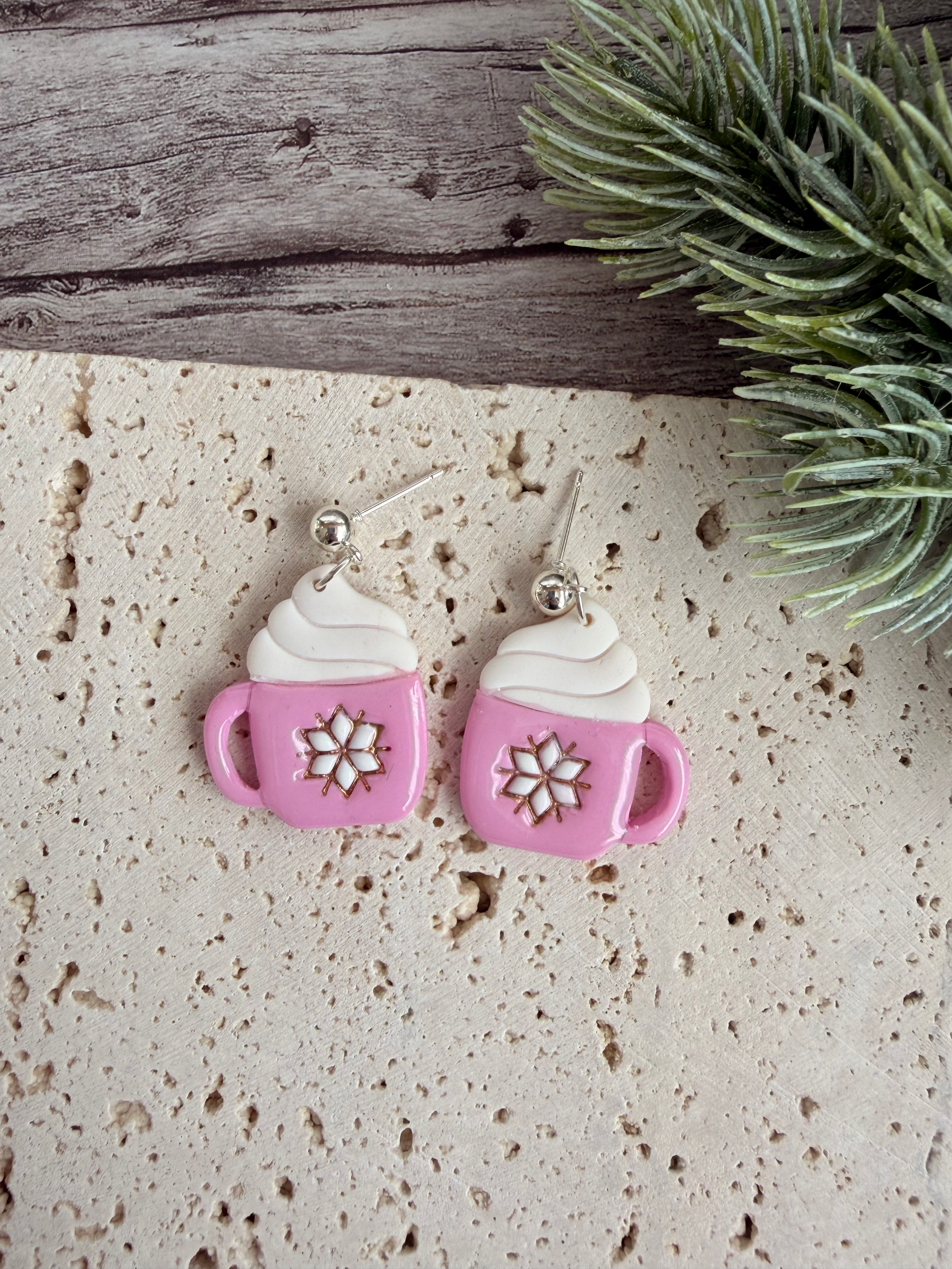 "Boucles d'oreilles Christmas Coffee rose fait main pâte polymère résine UV bijoux Noël fêtes"