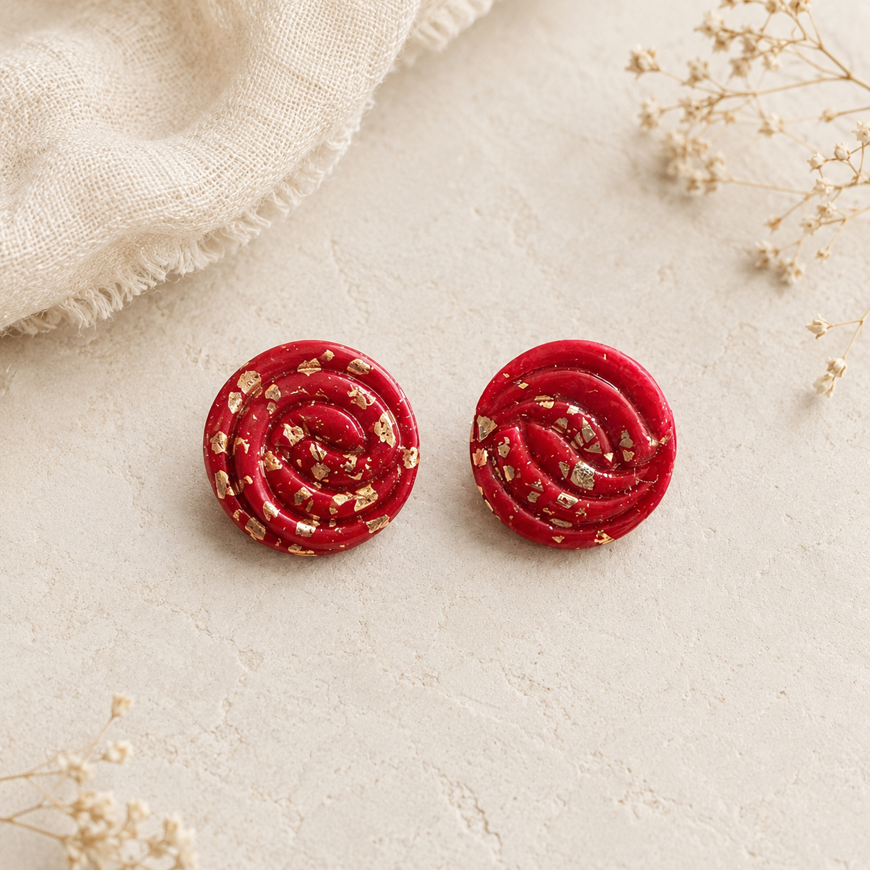 Boucles d’oreilles puces rouge et or