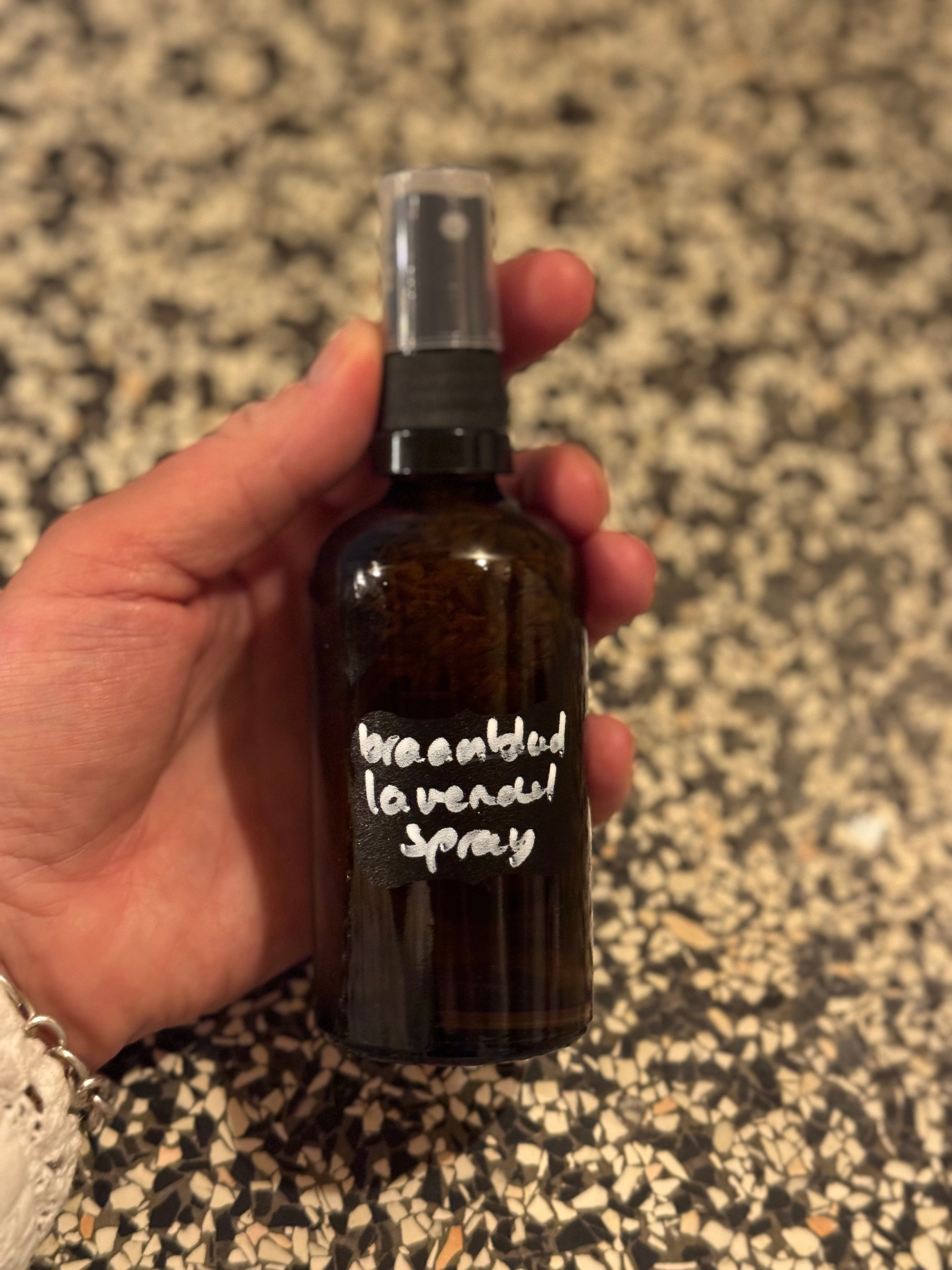 Braam & Lavendel Natuurspray, gemaakt bij mij op de boerderij 👩🌾