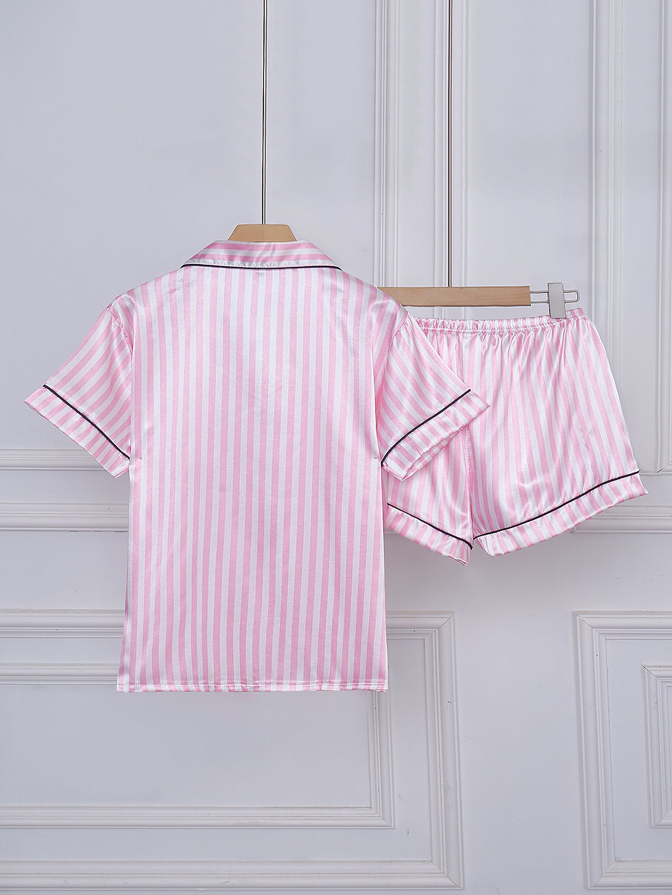 Miniatura: Conjunto de pijama listrado bordado com bolso de carta, manga curta e shorts, ce