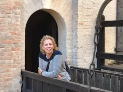 43097954_1884706821564634_88531588653955