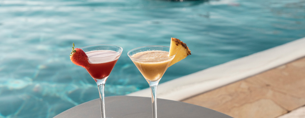 Cocktails au bord de l’eau au Club Med Cefalù en Sicile