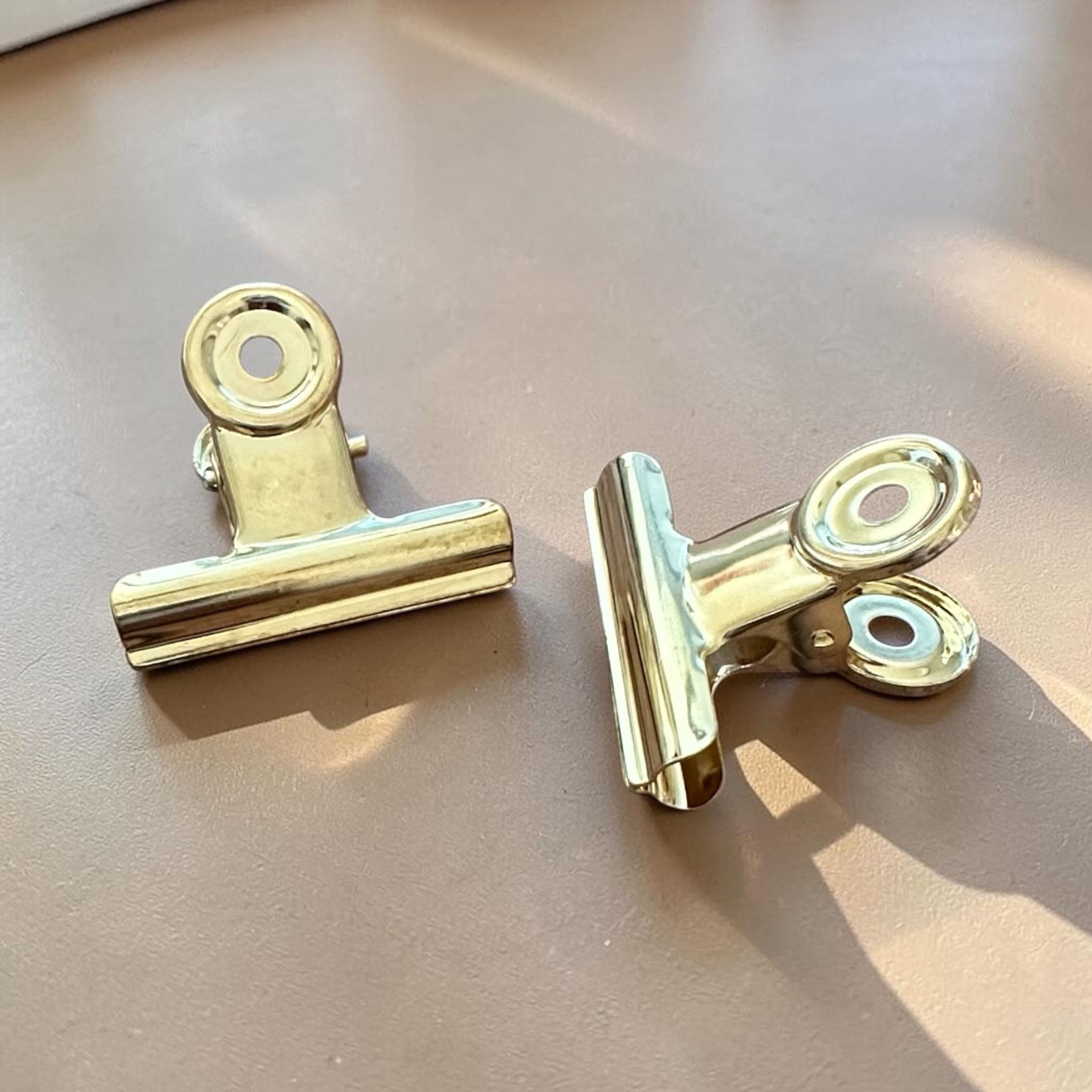 GOLD - MED BULL PAPER CLIP