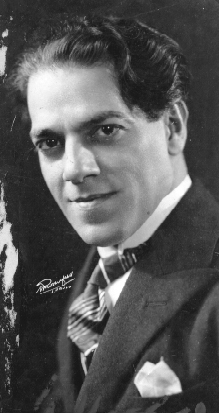 Heitor_Vila-Lobos_(c._1922)