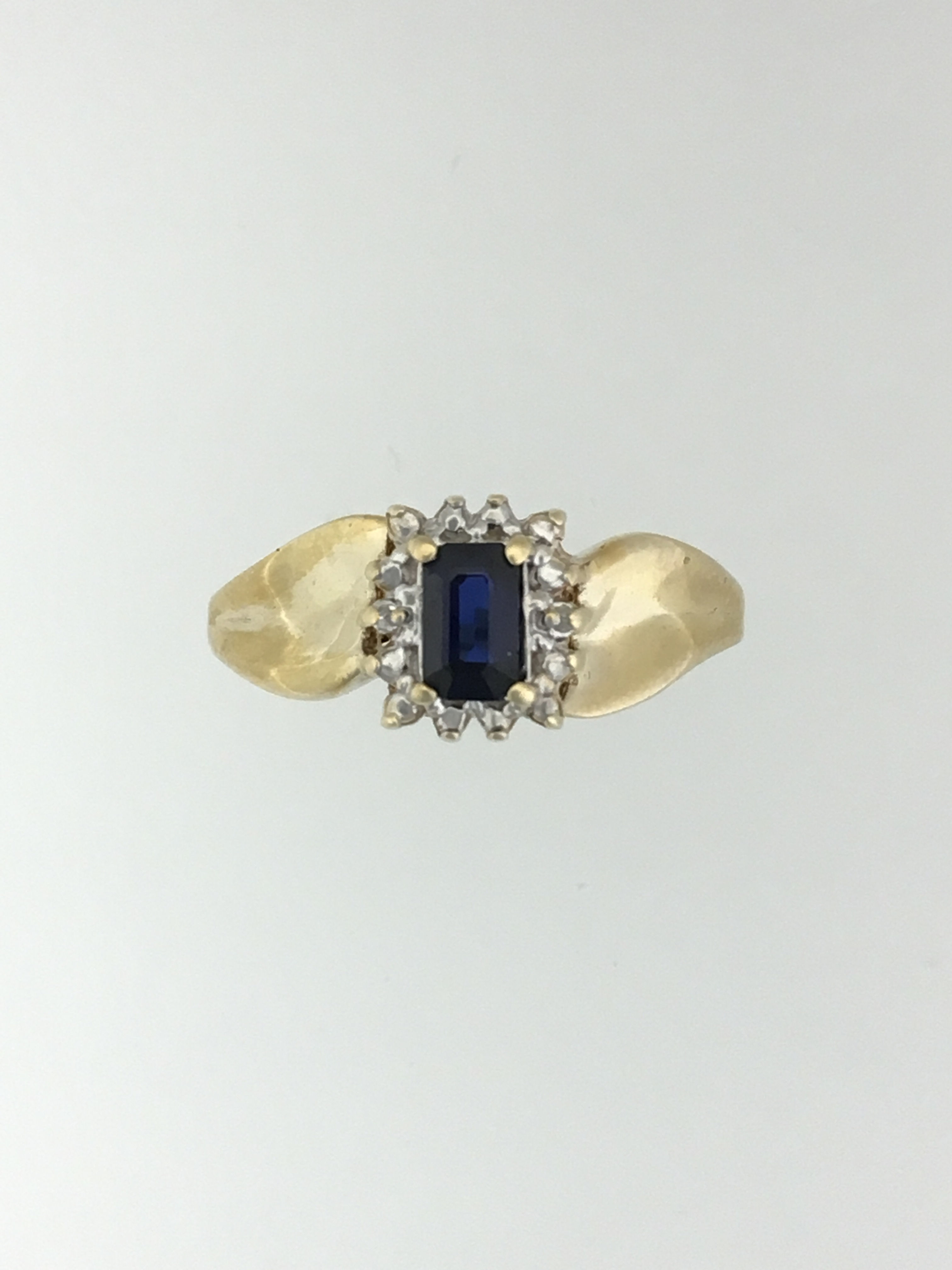 10k Yellow Gold .01Diamond and Synthetic Sapphire Ring Size - 7