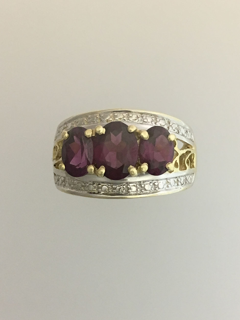 10k Yellow Gold 1.75 Garnet Ring Size - 7