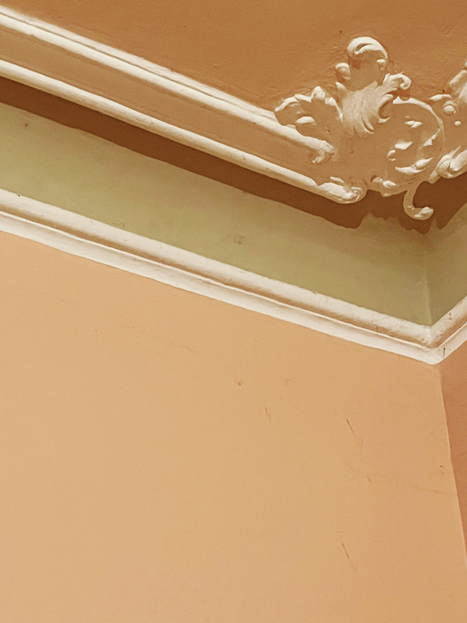 Dettaglio delle decorazioni originali in stile Liberty di Villa Bodmer