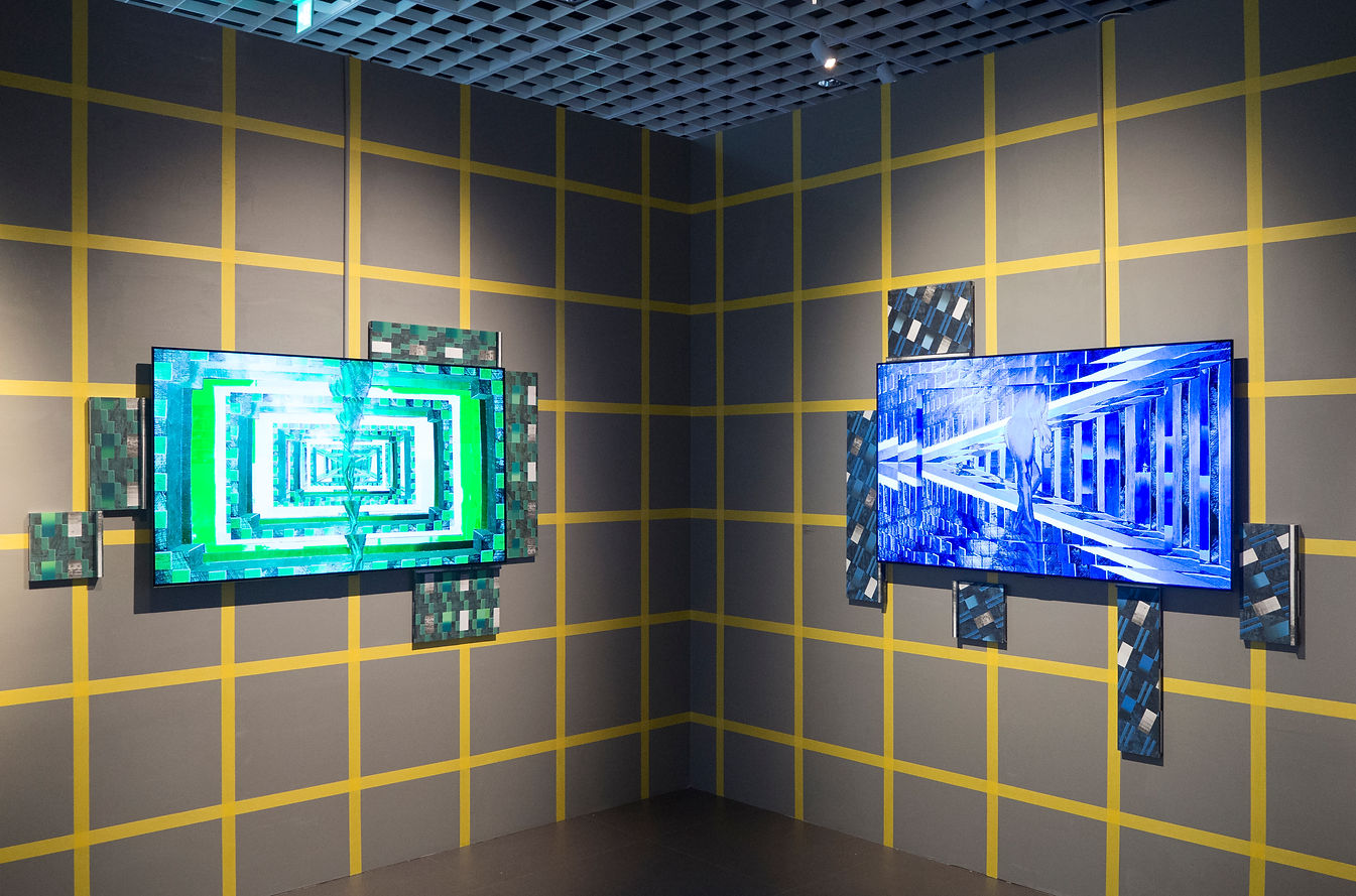 LiquidPurgatory03_171cm(가로)x113cm(세로)x4cm(두께)X2_나무판위에아크릴과펜드로잉, 다채널영상_2022_TheHyundaiSeoulA