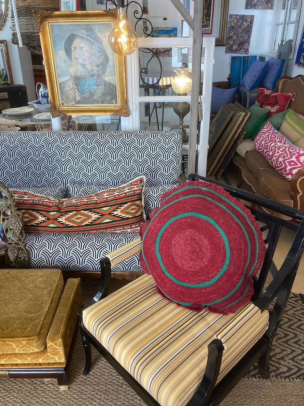 Thumbnail: HAND MADE VINTAGE ROUND KILIMI CUSHION