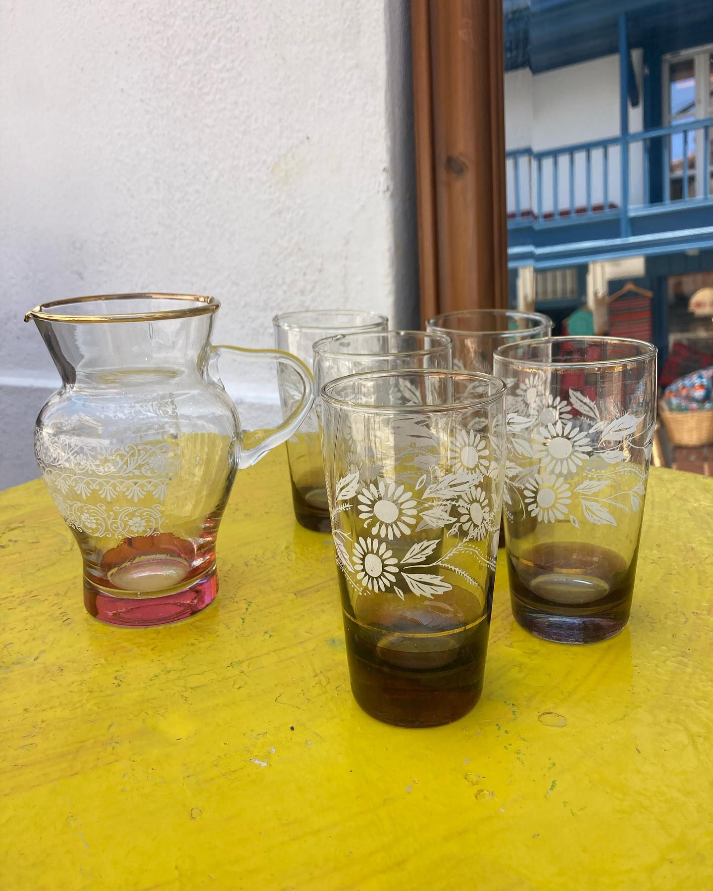 VINTAGE SET OF GLASSWARE