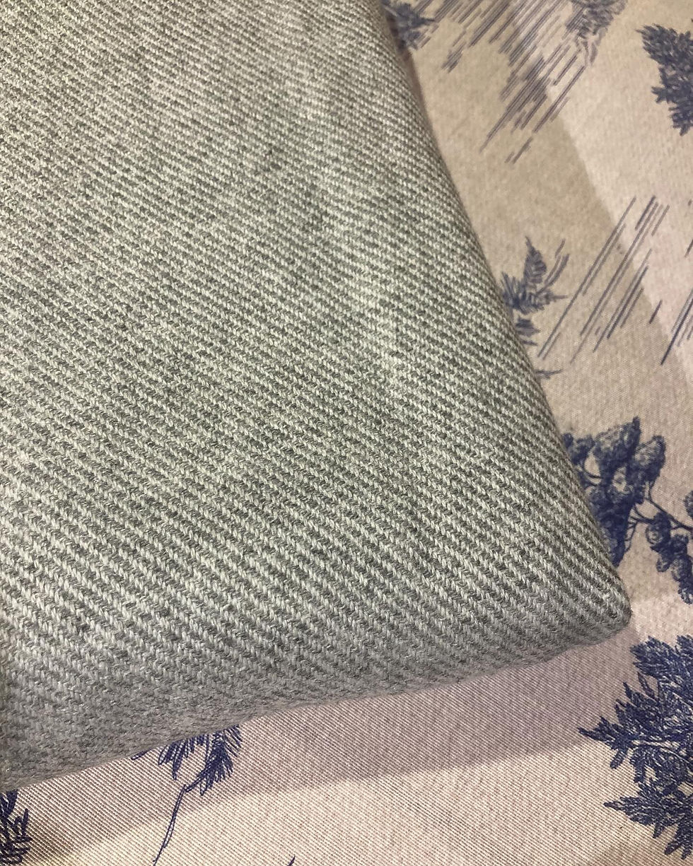 Thumbnail: LUXURIOUS KINGSIZE CASHMERE BLANKET