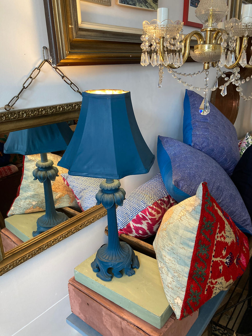 Thumbnail: ELEGANT BLUE TABLE LAMP