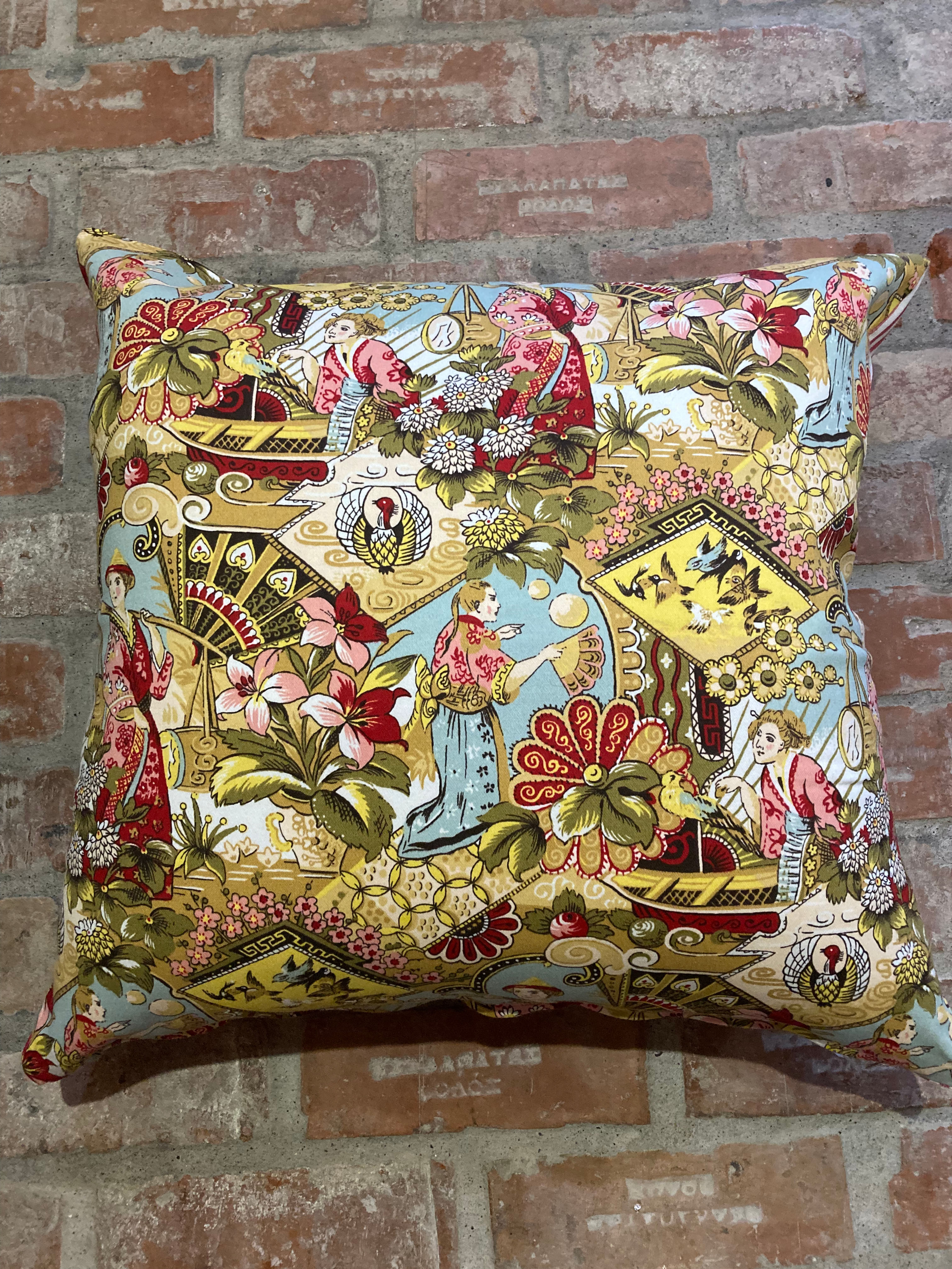 CLASSIC CHINOISERIE STYLE PRINTED COTTON CUSHION