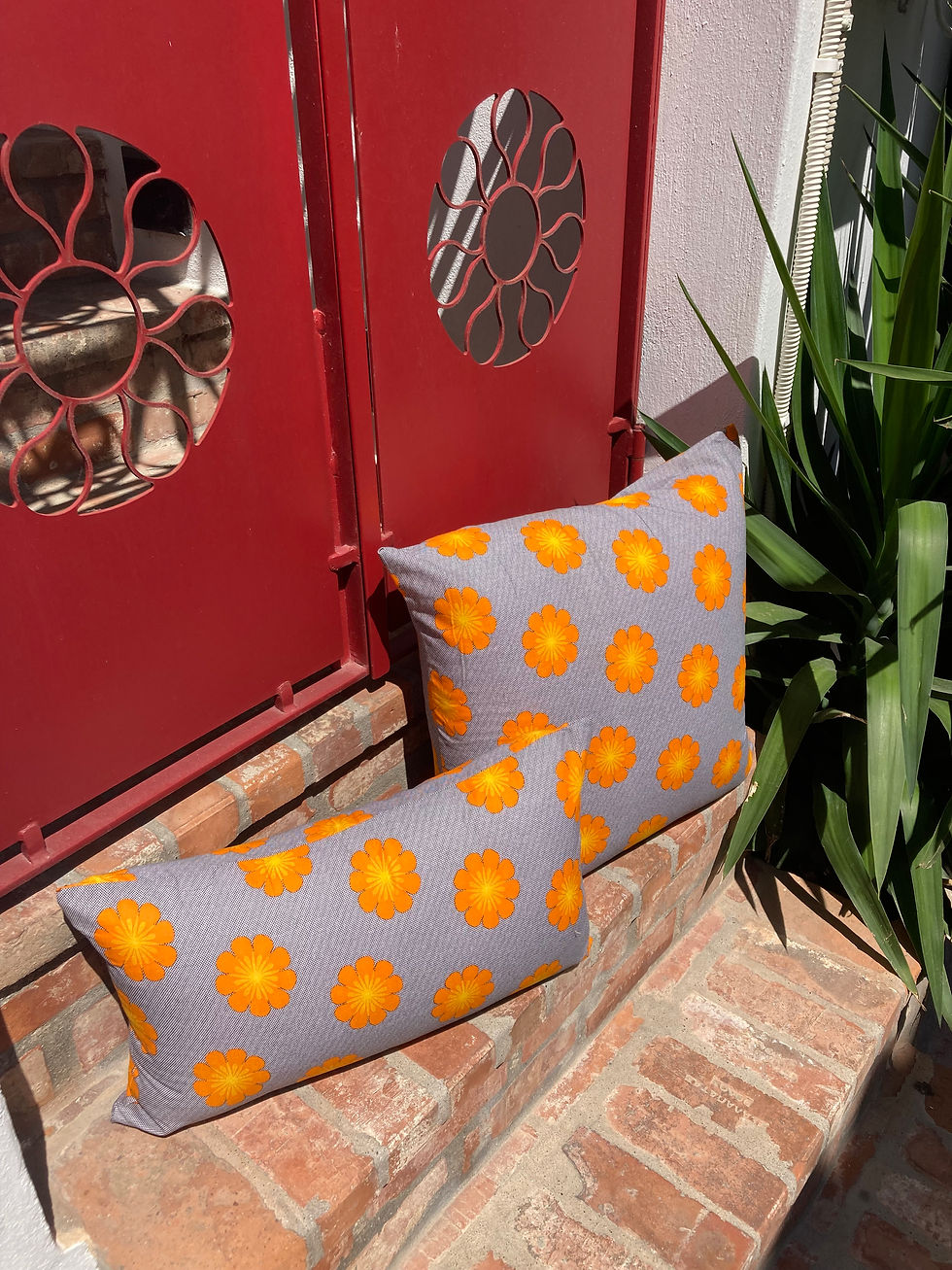 Thumbnail: VIBRANT CONTEMPORARY DOUBLE SIDED PRINTED COTTON CUSHION