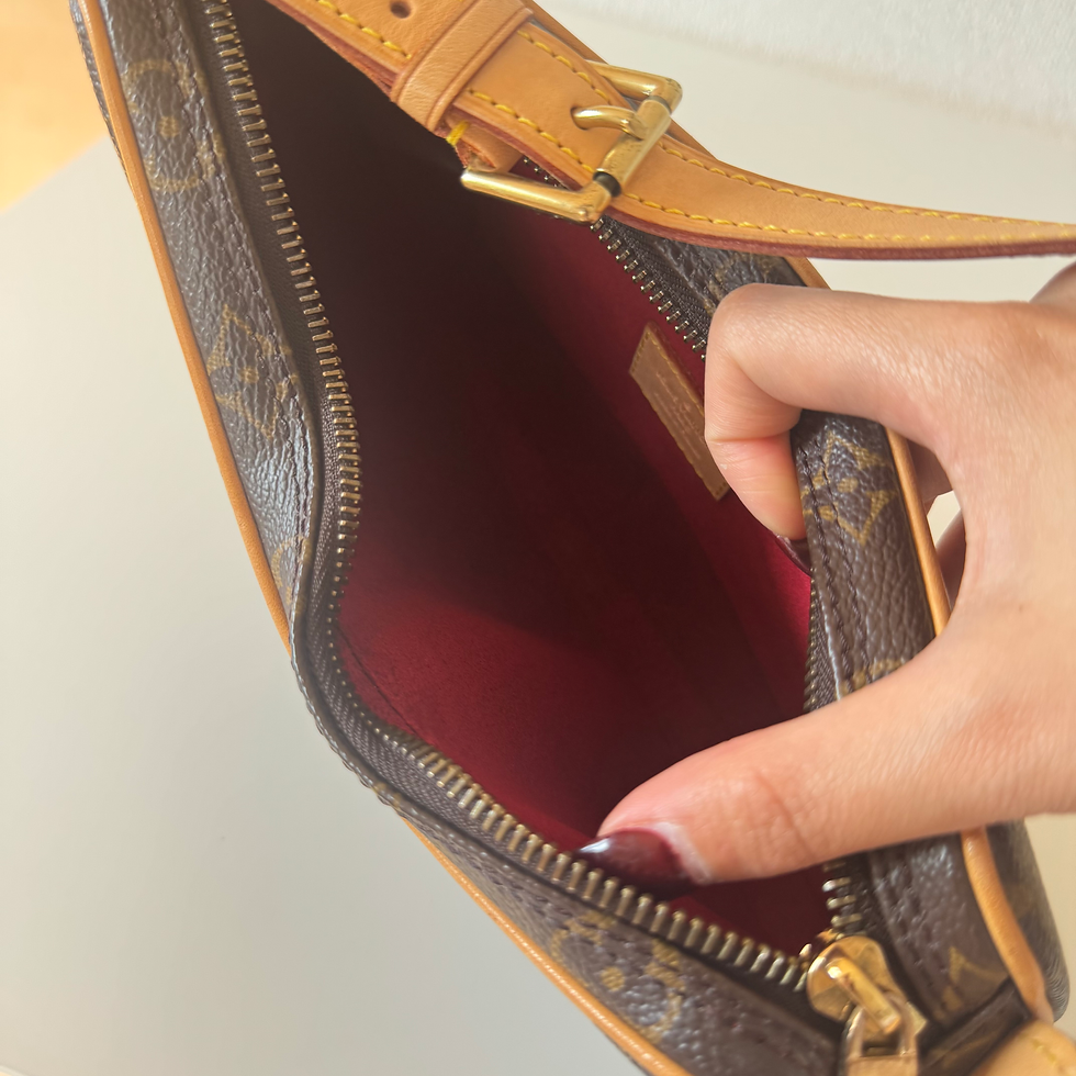 Thumbnail: LOUIS VUITTON Croissant PM