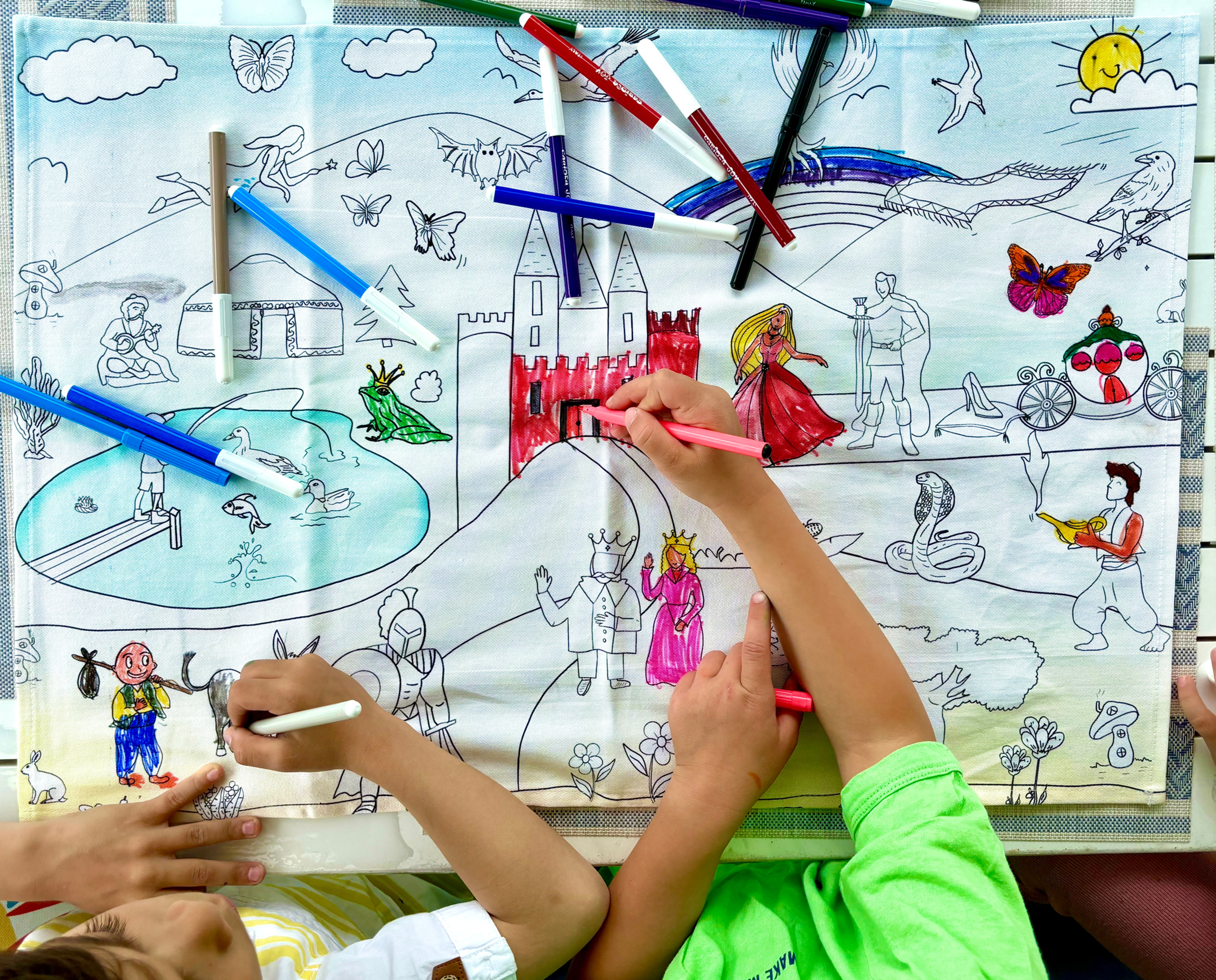 Masal Diyarı 50x70cm +12’li kalem