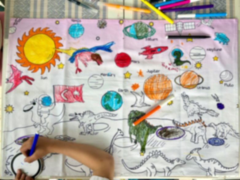 Uzay ve Dinozorlar 50x70cm + 12’li kalem