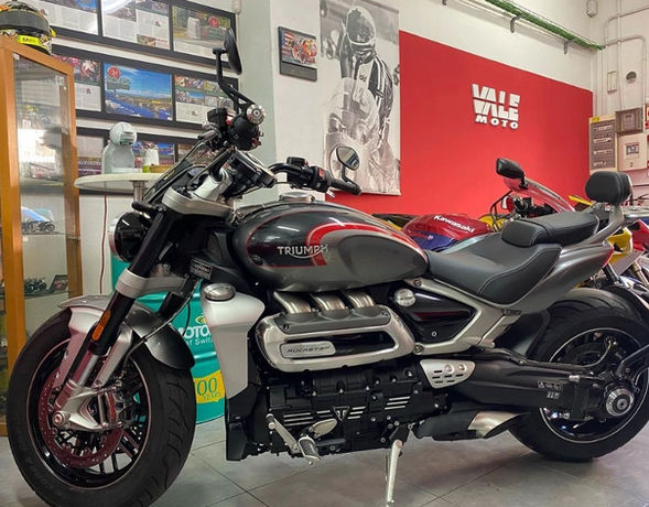 Moto Triumph de gran cilindrada