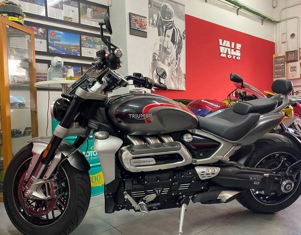 Moto Triumph de gran cilindrada