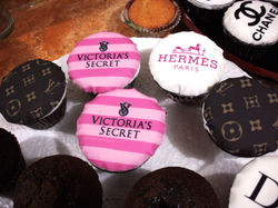 la-moda-no-incomoda-peru-fashion-cupcakes-marcas-fashion-brands-alexander-mcquee
