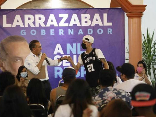 Promete Larrazábal apoyar a 'chavos banda' con estudios y empleos
