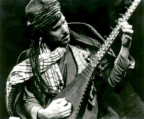 Lloyd_Miller_with_dutar
