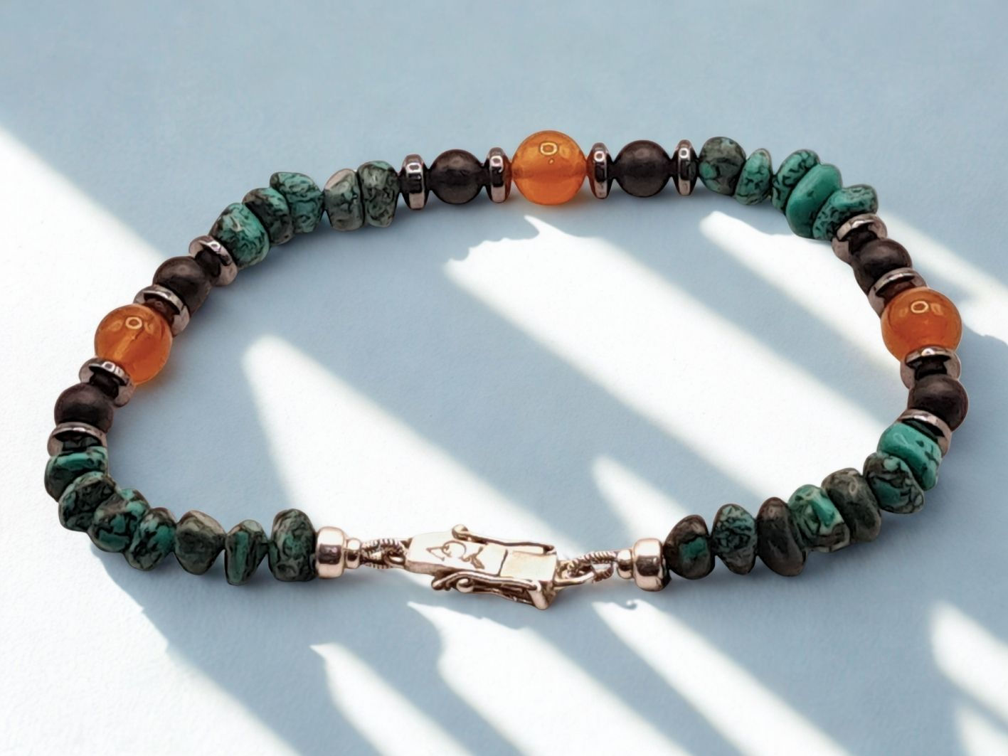 Pulseira de Turquesa, Ônix Negro, Cornalina e Prata (ANIMA TELLUS)