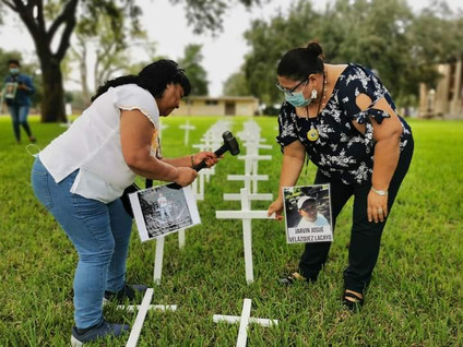 MADRES DE MIGRANTES DESAPARECIDOS RECORREN FALFURRIAS, TEXAS BUSCANDO A SUS HIJOS