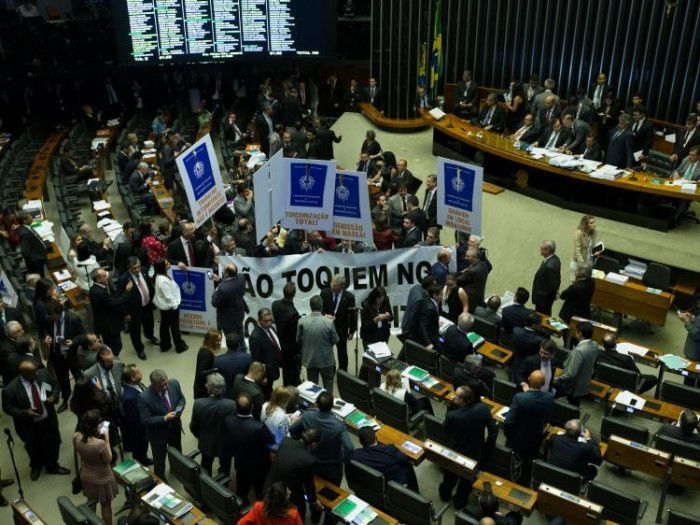 governo-golpista-regulamenta-contratacao-de-terceirizados-no_f0e1a3b20b5904f898e7a1972baab1a7