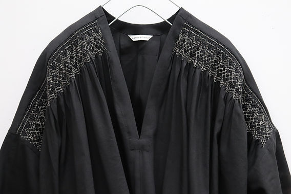 A&S V neck smocking dress middle sleeve