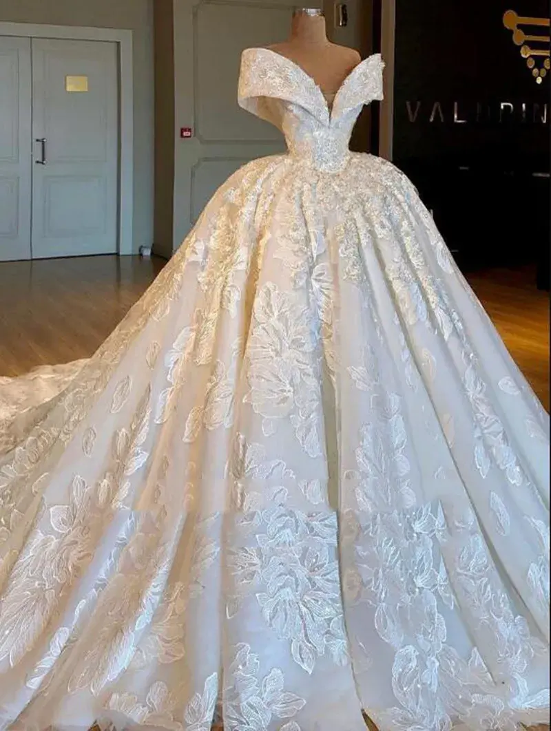 Off Shoulder Ball Gown Wedding Dress Appliques Lace Up Gowns Sweep Train Custom