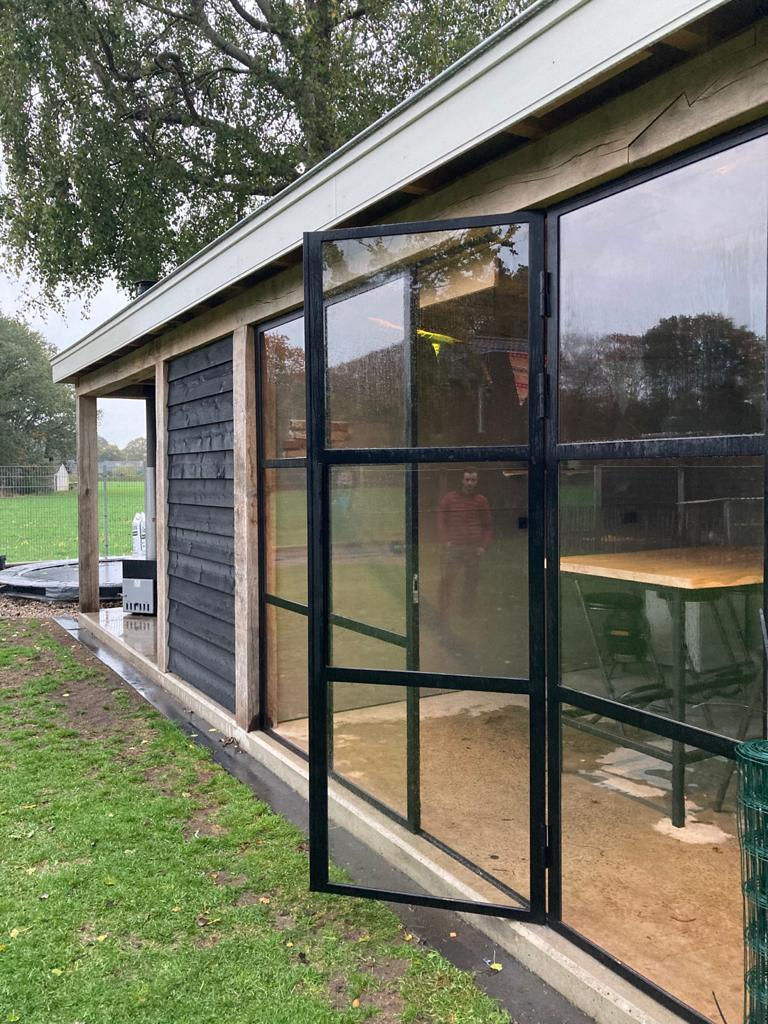 Schanierdeur, Theodoors - stalen deuren