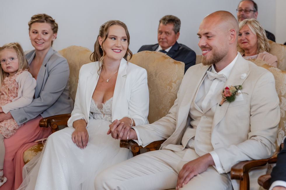 Standesamtliche Trauung in Bamberg - Braut und Bräutigam bei der Trauung