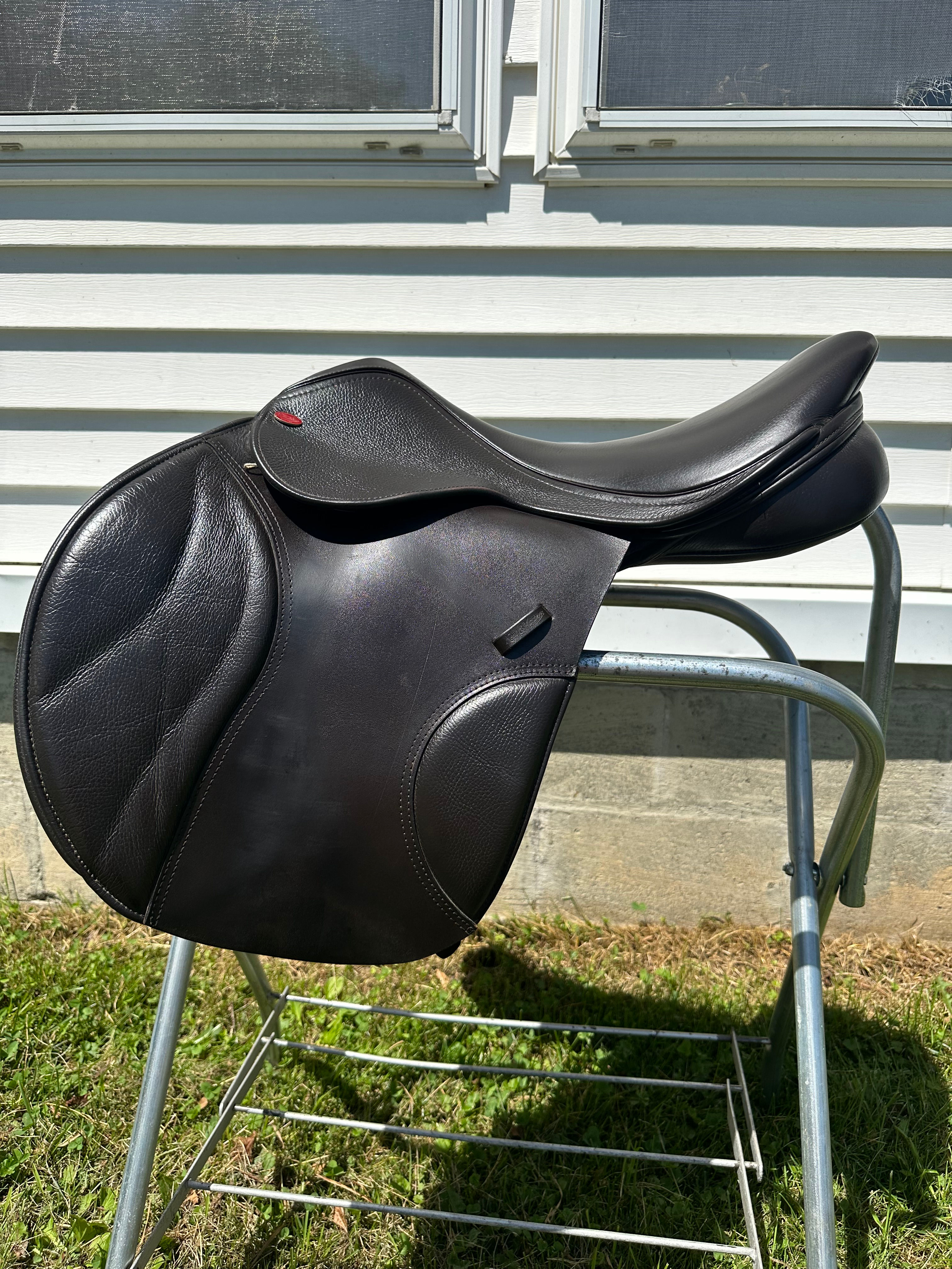 Kent & Masters S Series Jump Saddle 18" Brown Leather Demo Condition