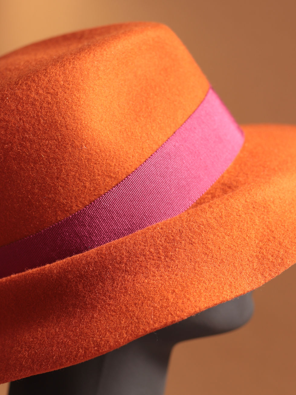 Elégance feutrée orange crue