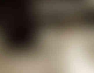 Mariée faisant une surprise aux garçons d'honneur