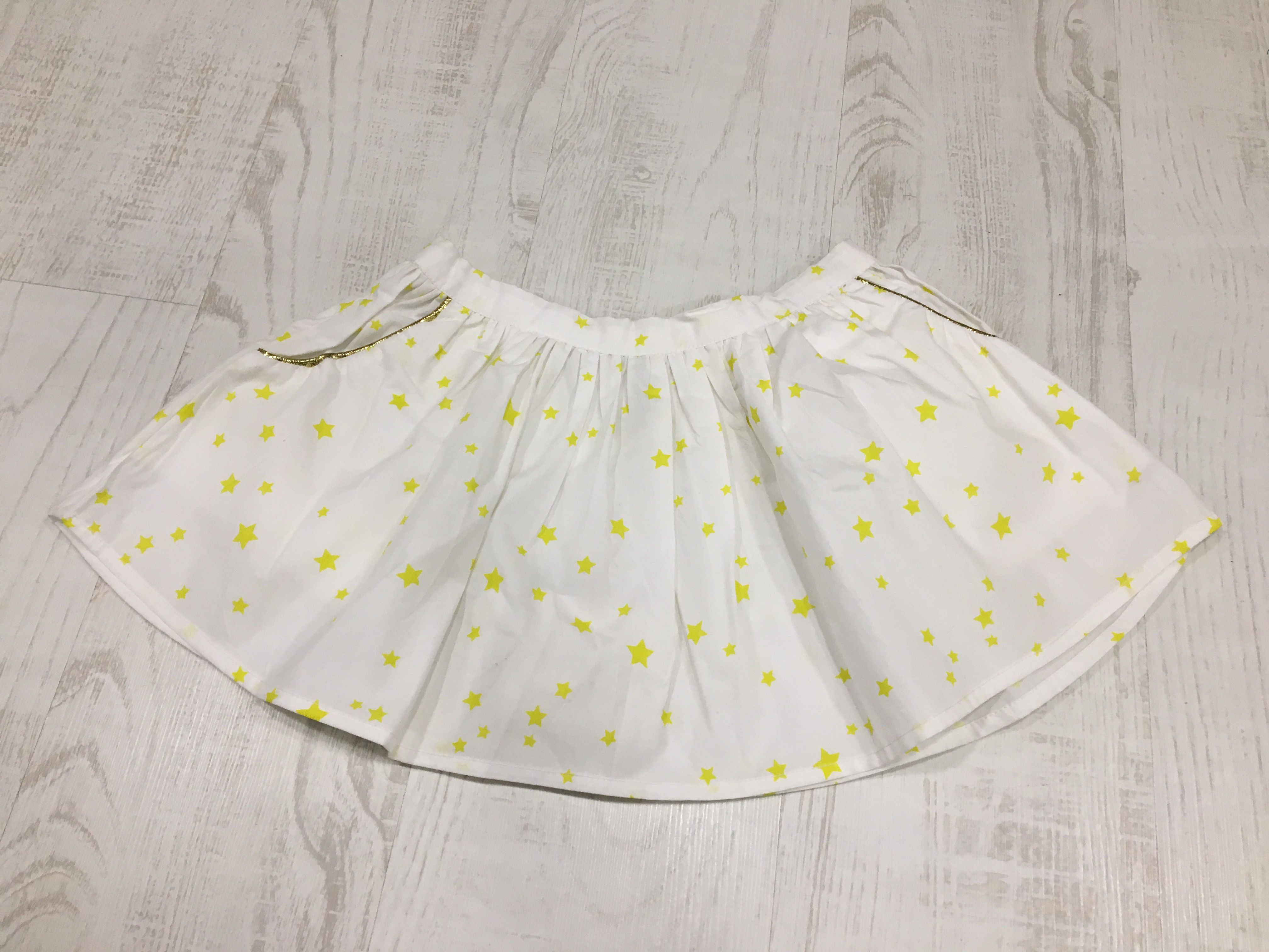 FALDA ESTRELLAS AMARILLAS