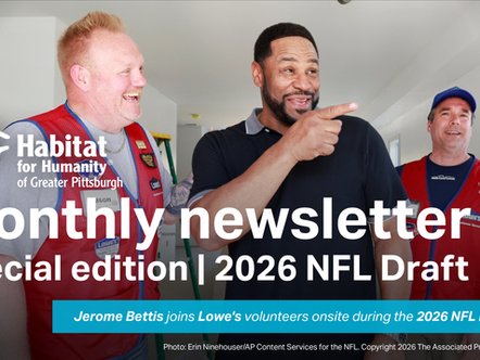 Jerome Bettis joins Lowe's volunteers onsite during the 2026 NFL Draft.