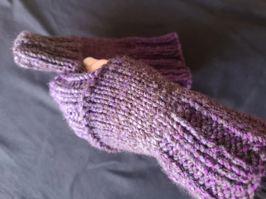 Rolollo Purple Tanzanite Handmade Twist Knit Fingerless Gloves