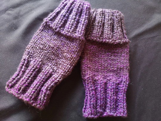 Thumbnail: Rolollo Purple Tanzanite Handmade Twist Knit Fingerless Gloves