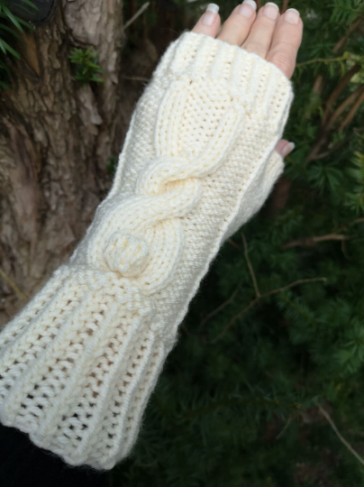 Rolollo Easter Bunny Rabbit Creme Aran HandKnit Fingerless Texting Gloves Mittens
