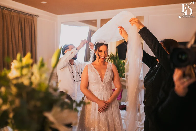 casamento realizado na igreja são pedro em porto alegre e recepção no le bistrot gourmet com decoração colorida e vibrante em rosa pink roxo e lilás