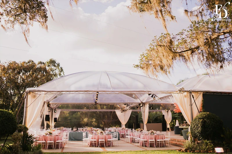 casamento realizado na alameda figueira em cachoeirinha com decoração romântica e delicada em tons de rosa e verde com bouganvilles por life eventos especiais assessoria e cerimonial de casamentos em porto alegre