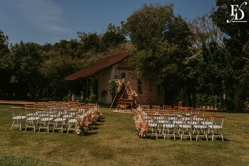 casamento divertido e animado na casa na chácara, em porto alegre; um casal jovem, despojado, que queria celebrar esse momento com um rodízio de pizza - casamento com pizza - decoração estilo boho wedding em tons terrosos cerimonial de life eventos especiais