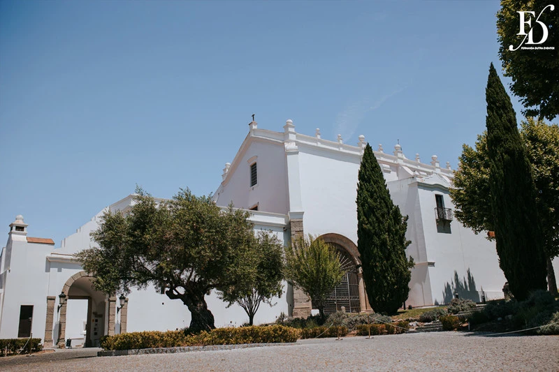 casamento realizado no convento do espinheiro em evora, portugal, organizado por life eventos especiais destination wedding portugal elopement wedding casamento religioso em portugal casamento de brasileiros em portugal