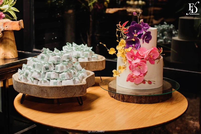 casamento diurno almoço no le bistrot gourmet em porto alegre e recepção na estância das oliveiras em viamão por life eventos especiais decoração colorida vibrante sofisticada bolo de casamento