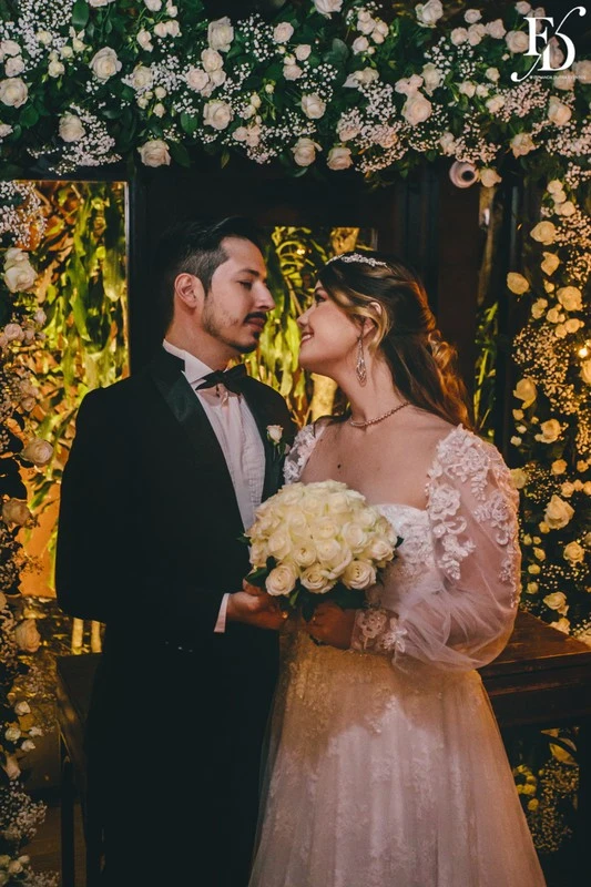 casamento com estética "old money" realizado no le bistrot gourmet em porto alegre por life eventos especiais mini-wedding casamento porto alegre