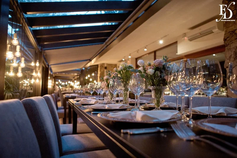 casamento mini-wedding realizado no Le Bistrot Gourmet em Porto Alegre com projeto de decoração delicado, romântico e elegante em tons pastéis