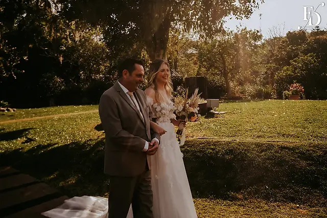 casamento divertido e animado na casa na chácara, em porto alegre; um casal jovem, despojado, que queria celebrar esse momento com um rodízio de pizza - casamento com pizza - decoração estilo boho wedding em tons terrosos cerimonial de life eventos especiais