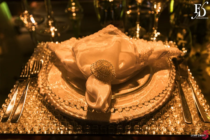 casamento destination wedding com cerimônia e festa na casa vetro em porto alegre com a cerimônia realizada na parte interna da casa com decoração clean elegante e clássica em branco e verde por life eventos especiais destination wedding em porto alegre cerimonialista em porto alegre